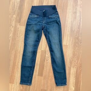 Gap Maternity Jeans size 2 Almost New! Skinny maternity jeans 26 waist